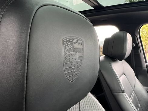 Used 2019 Porsche Cayenne w/ Premium Plus Package AWD/4WD image 37