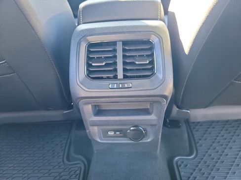 Used 2023 Volkswagen Tiguan SE R-Line image 18