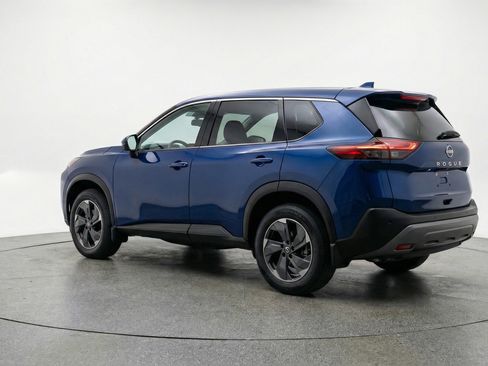 Used 2025 Nissan Rogue SV image 6