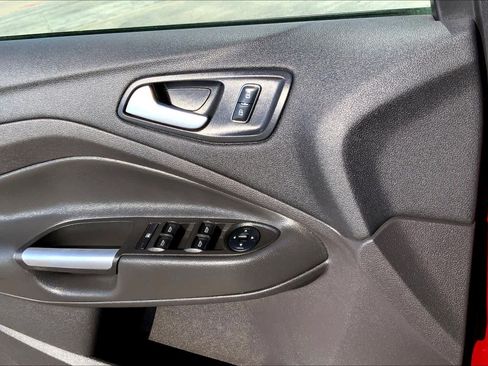 Used 2015 Ford Escape SE FWD image 32