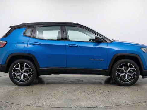 Used 2025 Jeep Compass Limited AWD/4WD image 11