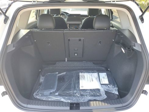 New 2026 Volkswagen Taos SE image 8