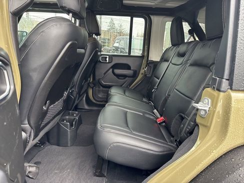 Used 2025 Jeep Wrangler Unlimited Rubicon AWD/4WD image 42