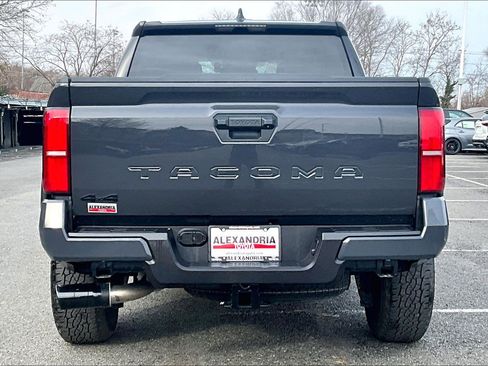 Used 2025 Toyota Tacoma TRD Off-Road image 4