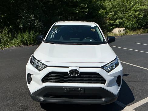 Used 2025 Toyota RAV4 LE AWD/4WD image 30