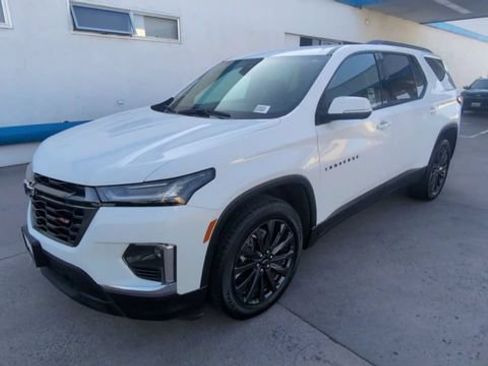 Certified 2023 Chevrolet Traverse RS FWD image 4