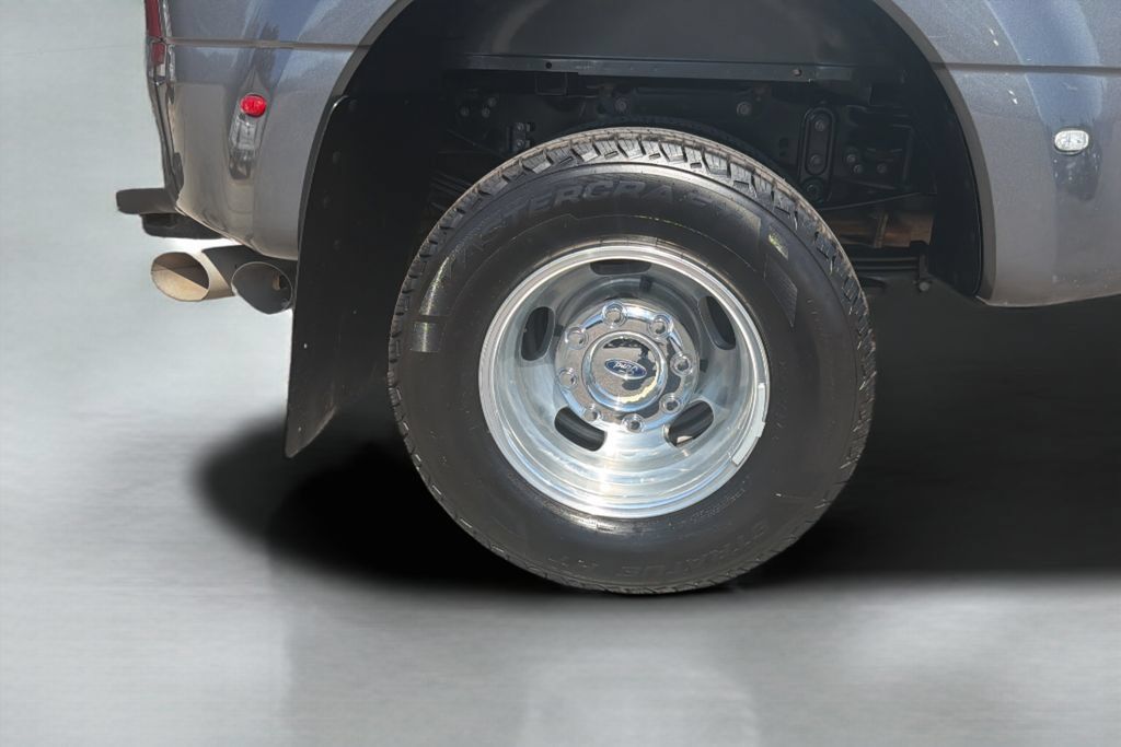 Used 2025 Ford F350 Lariat AWD/4WD image 17