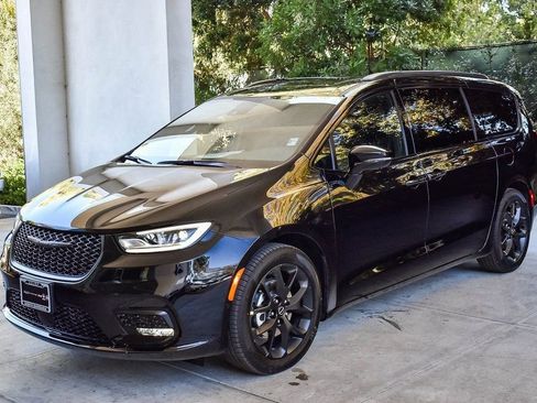 New 2026 Chrysler Pacifica Limited w/ S Appearance Package FWD image 3