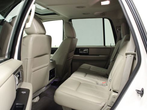 Used 2015 Lincoln Navigator Base image 13