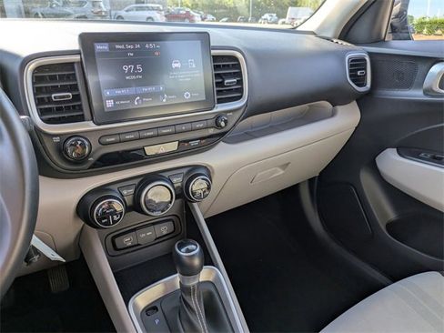 Used 2023 Hyundai Venue SEL image 20