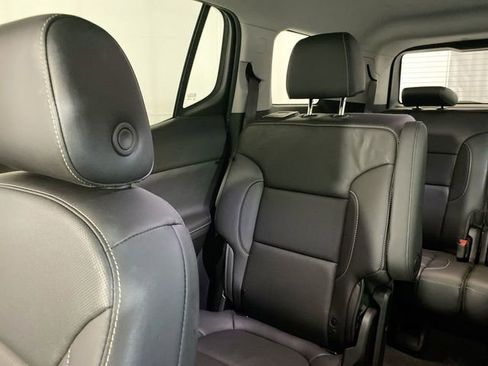 Used 2023 GMC Acadia SLT w/ Preferred Package image 12