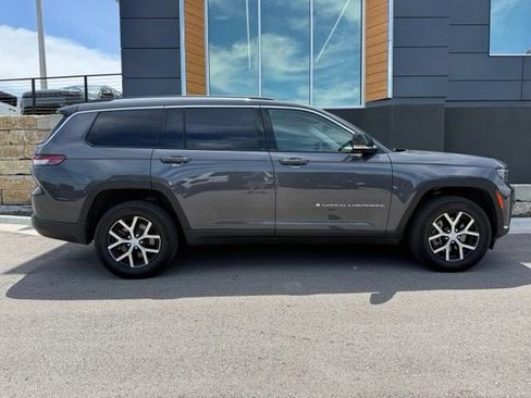 Used 2023 Jeep Grand Cherokee L Limited AWD/4WD image 2