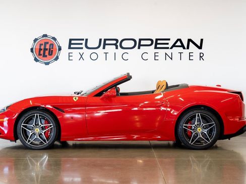 Used 2017 Ferrari California T image 16