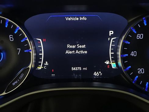 Used 2025 Chrysler Pacifica Select FWD image 12