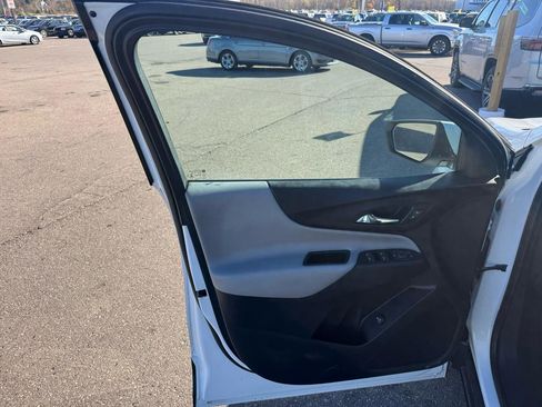 Used 2018 Chevrolet Equinox LT image 14