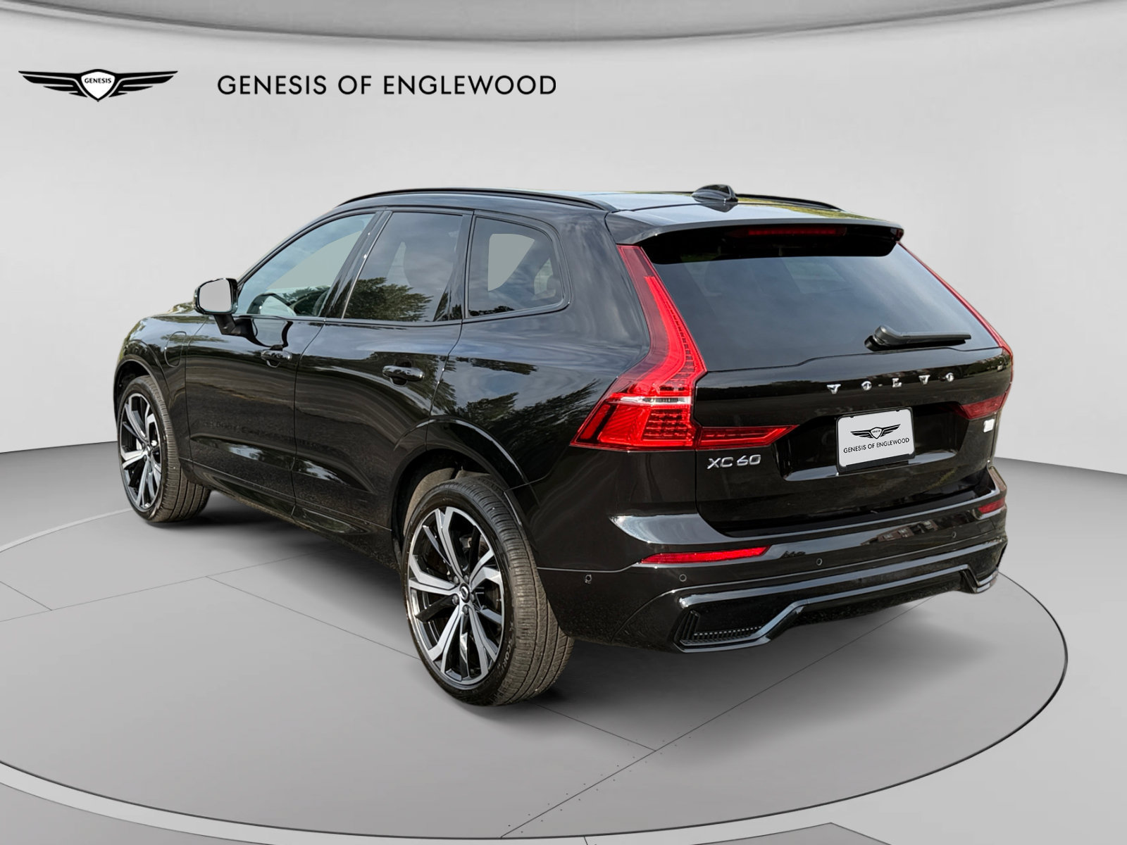 Used 2024 Volvo XC60 T8 Ultimate w/ Climate Package AWD/4WD image 12