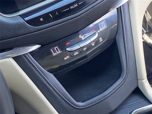 Used 2017 Cadillac XT5 FWD image 30