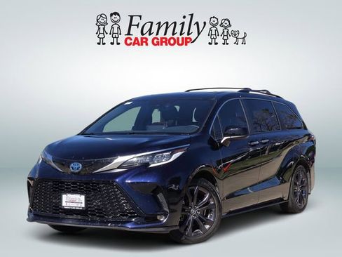 Used 2024 Toyota Sienna XSE image 1