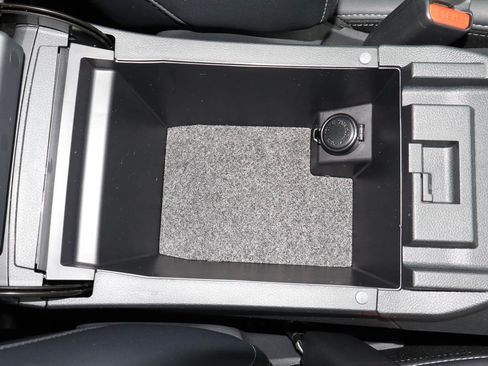 Used 2025 Subaru Outback Limited XT image 28