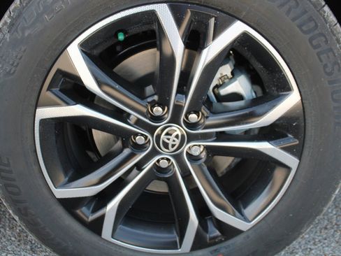 Used 2025 Toyota Sienna Platinum image 12