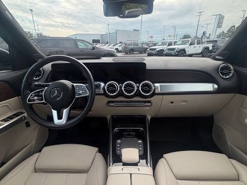 Used 2023 Mercedes-Benz EQB 300 4MATIC image 13
