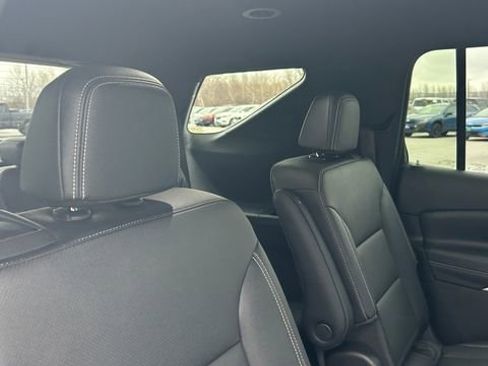Used 2025 Chevrolet Traverse LT image 43
