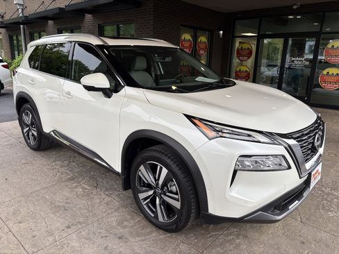 Used 2023 Nissan Rogue SL w/ SL Premium Package FWD image 4
