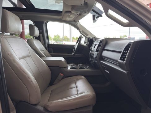 Used 2018 Ford Expedition XLT w/ Equipment Group 201A AWD/4WD image 16