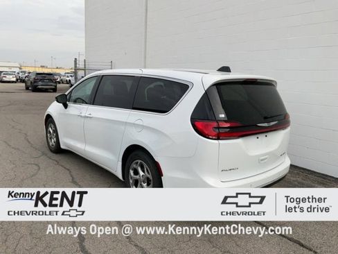 Used 2024 Chrysler Pacifica Limited image 40