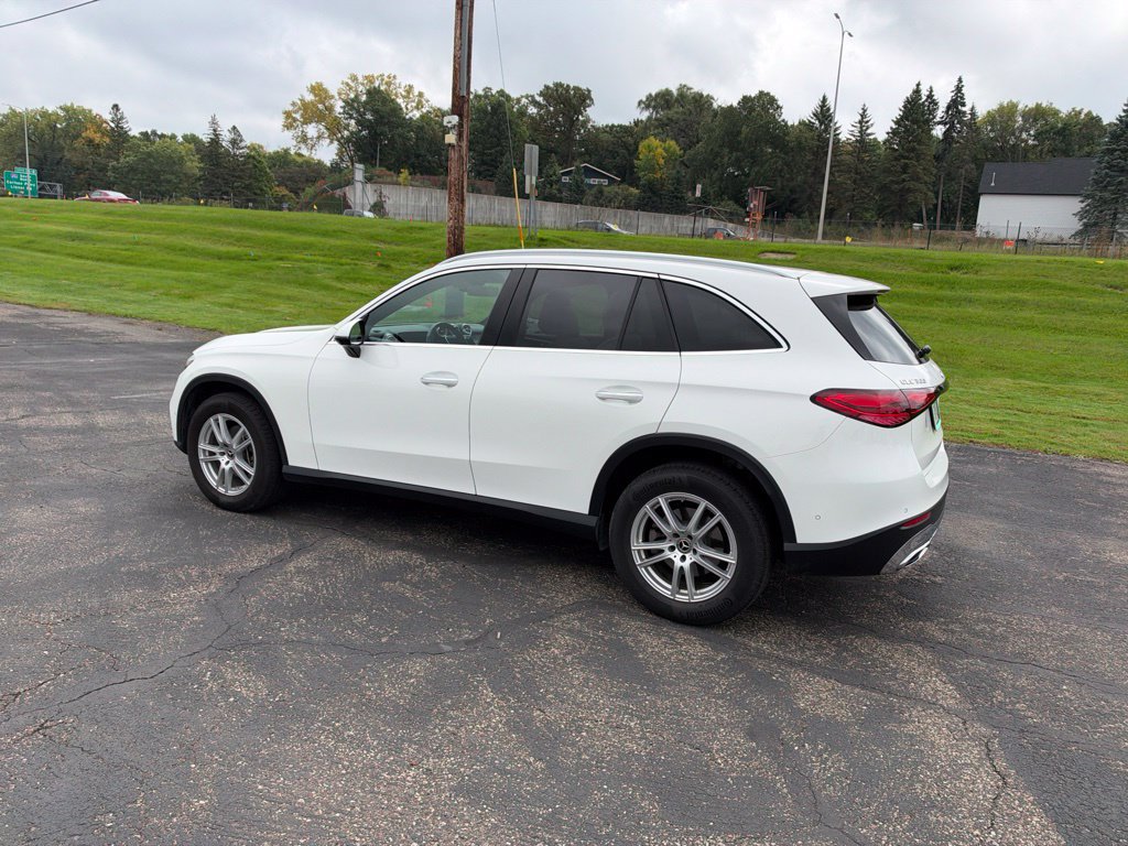 Used 2025 Mercedes-Benz GLC 300 4MATIC image 34
