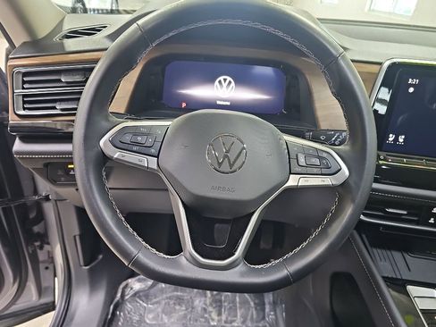 Used 2025 Volkswagen Atlas SE AWD/4WD image 17