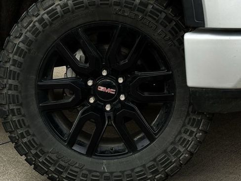 Used 2020 GMC Sierra 1500 Elevation w/ Elevation Value Package image 10