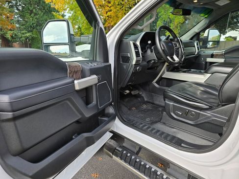 Used 2018 Ford F250 Lariat image 21