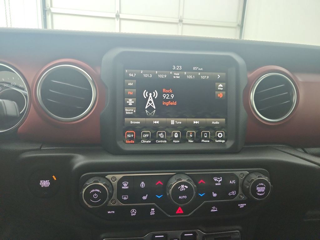 Certified 2022 Jeep Gladiator Rubicon w/ Cold Weather Group AWD/4WD image 27