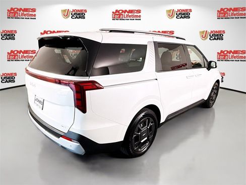 Used 2026 Kia Carnival EX image 17