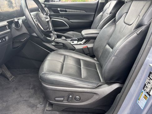 Used 2023 Kia Telluride EX w/ EX Captain's Chair Package AWD/4WD image 18