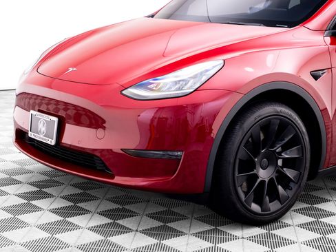 Used 2022 Tesla Model Y Long Range AWD/4WD image 39