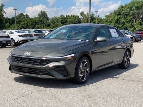 New 2026 Hyundai Elantra Limited FWD image 3