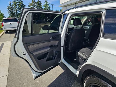 Used 2023 Volkswagen Atlas SEL R-Line AWD/4WD image 16