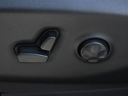 Used 2025 Chrysler Pacifica Select FWD image 14