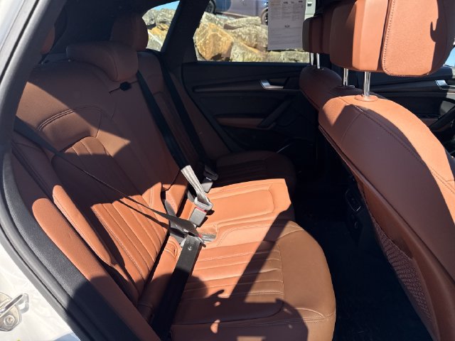 Used 2023 Audi Q5 2.0T Premium w/ Convenience Package AWD/4WD image 14