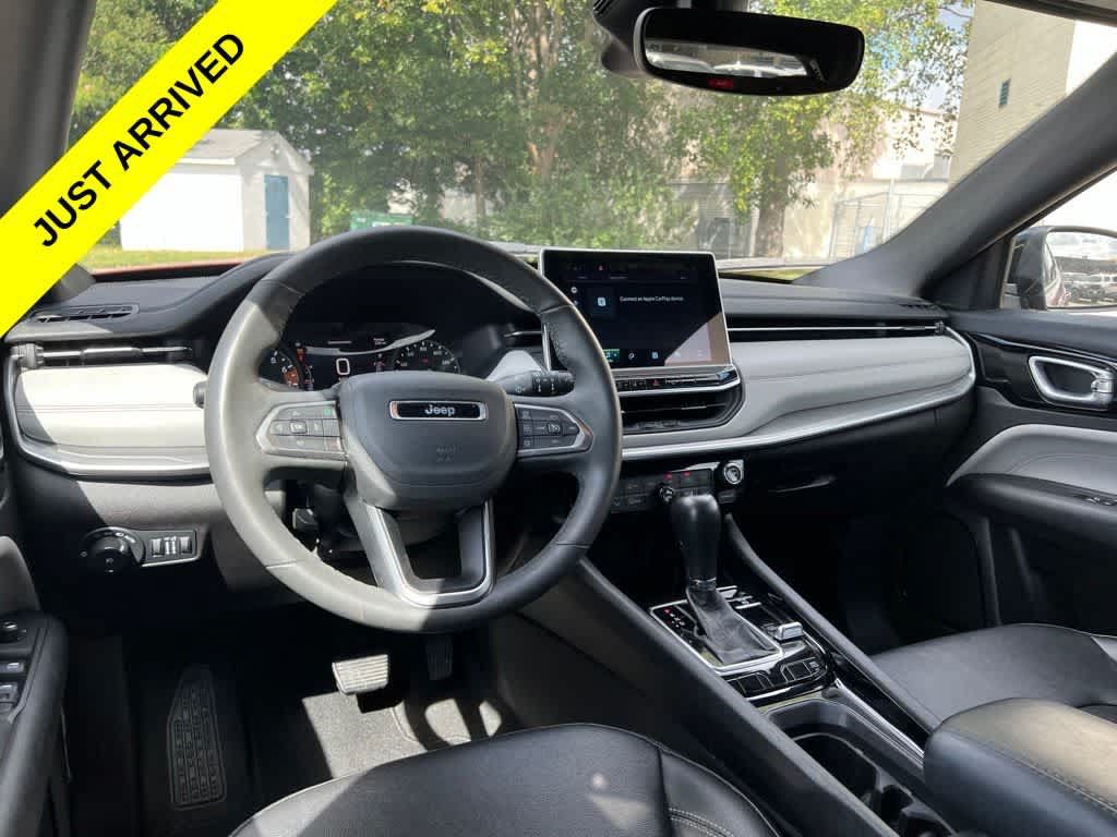 Used 2025 Jeep Compass Limited AWD/4WD image 11