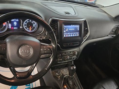 Used 2020 Jeep Cherokee Latitude Plus AWD/4WD image 5