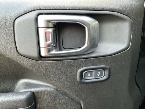 Used 2025 Jeep Wrangler Sport image 28