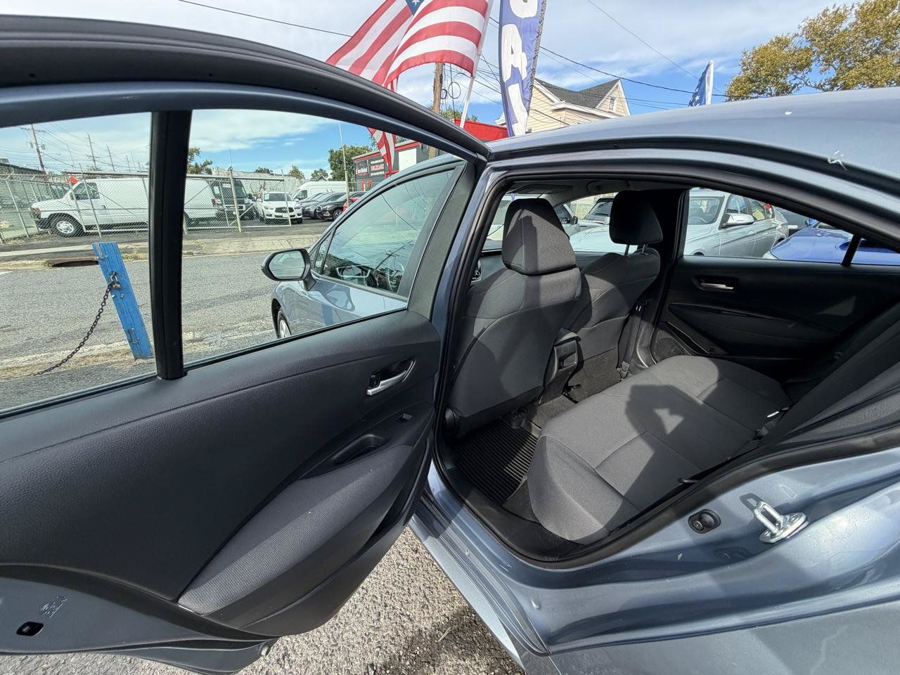 Used 2021 Toyota Corolla LE FWD image 19