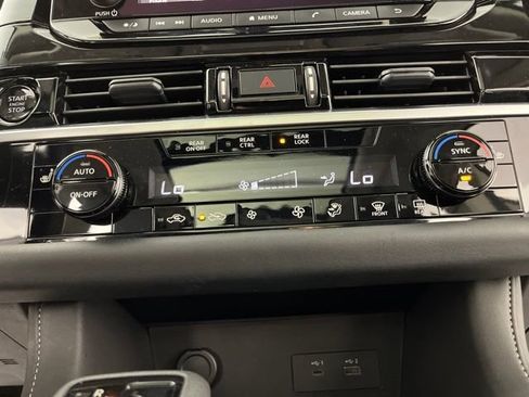 Used 2025 Nissan Pathfinder SV w/ SV Premium Package FWD image 26