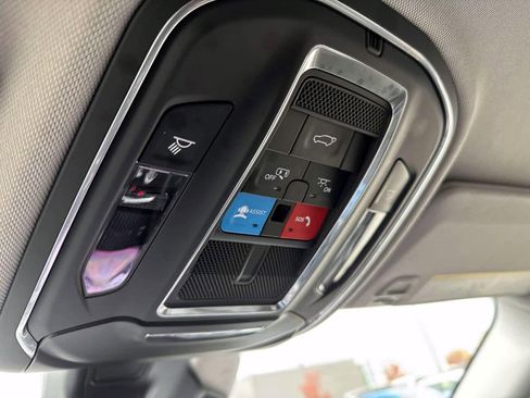 Used 2024 Jeep Grand Cherokee Limited w/ Black Appearance Package image 27