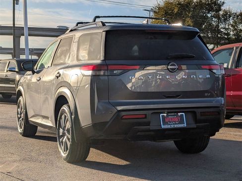 Certified 2022 Nissan Pathfinder SV image 4