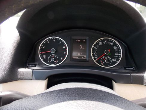Used 2014 Volkswagen Tiguan SEL FWD image 14