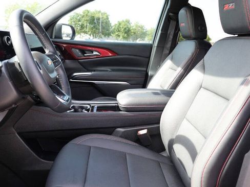 Used 2025 Chevrolet Traverse Z71 AWD/4WD image 12